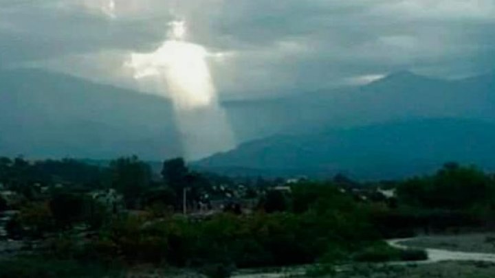 Apariţie MISTERIOASĂ pe cer. IMAGINEA ULUITOARE a făcut înconjurul lumii