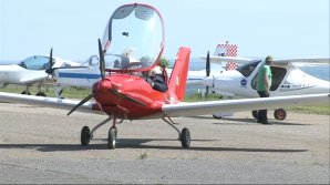 SHOW AVIATIC DE EXCEPŢIE: La Vadul lui Vodă au fost expuse avioane, elicoptere și motodeltaplane