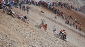Competiţie extremă în Austria! 500 de motocicliști au participat la faimoasa cursă enduro "Erzberg Rodeo" 