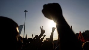 Rusia TULBURĂ apele în Tbilisi. Vizita unui deputat a scos circa 10 mii de oameni la un protest 