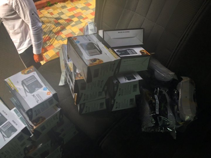 Mărfuri de circa 4 milioane de lei, depistate în cadrul unei operaţiuni a serviciului vamal (FOTO/VIDEO)