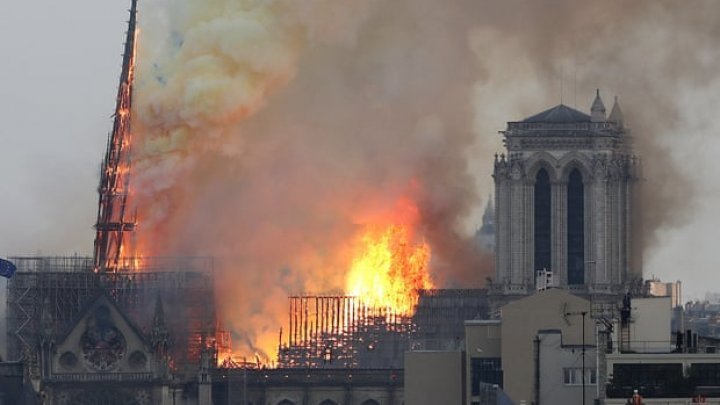 Incendiul de la Notre-Dame: Femeile însărcinate și copiii sunt avertizați să facă teste de sânge din cauza riscului de contaminare cu plumb