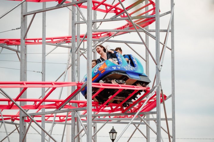 SENZAŢII TARI LA ORHEILAND. Primul roller coaster, deschis la Parcul din Orhei