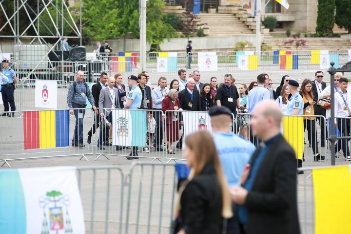 Papa, vizită la Iași. Echipa Publika urmărește evenimentul de la fața locului