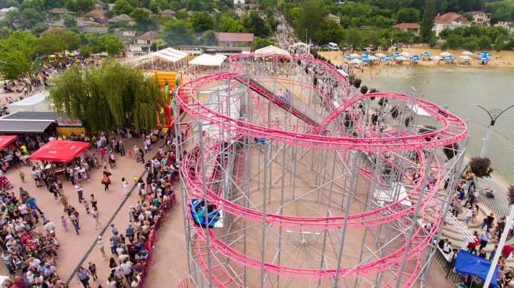 SENZAŢII TARI LA ORHEILAND. Primul roller coaster, deschis la Parcul din Orhei