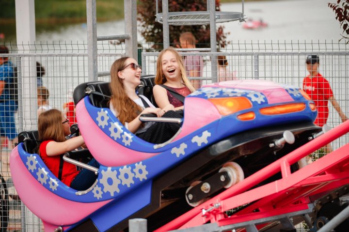 SENZAŢII TARI LA ORHEILAND. Primul roller coaster, deschis la Parcul din Orhei