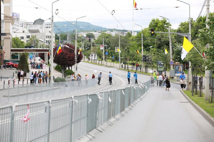 Papa, vizită la Iași. Echipa Publika urmărește evenimentul de la fața locului