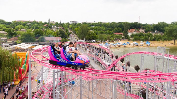 SENZAŢII TARI LA ORHEILAND. Primul roller coaster, deschis la Parcul din Orhei