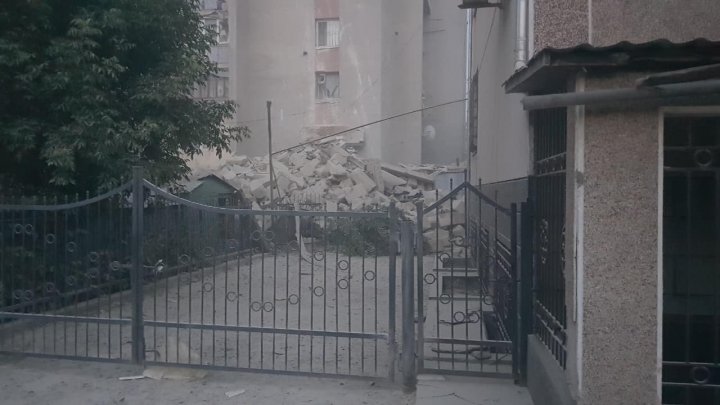 CLIPE DE GROAZĂ la Otaci. Un bloc de locuit de nouă etaje s-a prăbușit sub ochii locuitorilor (VIDEO)