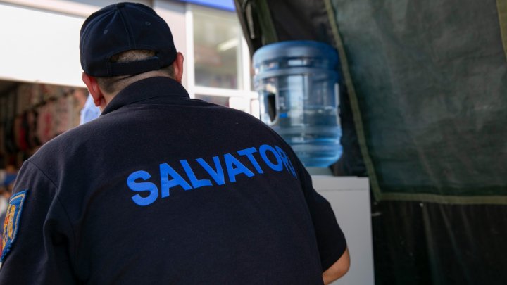 9 corturi anticaniculă au fost instalate de salvatori în toată țara