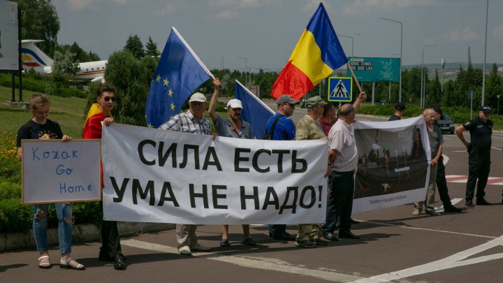 Сreatorul alianței Kozak ACUM-PSRM a revenit la Chișinău. Emisarul rus a fost întâmpinată cu proteste 