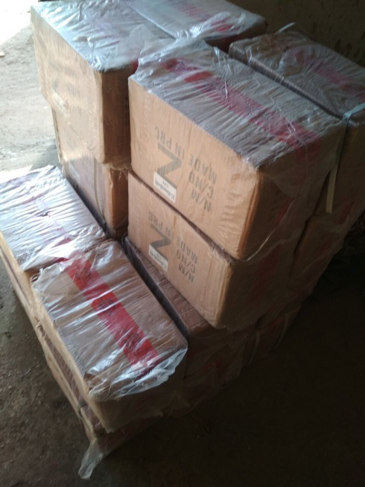 Mărfuri de contrabandă de peste 1 milion de lei, confiscate de vameși și procurori. De unde erau aduse bunurile şi ce riscă suspecţii (FOTO/VIDEO)