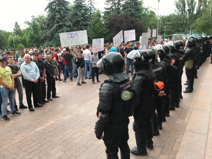 Miting la Parlament: 10.000 de oameni cer stabilitate politică, NU anticipate (FOTO)