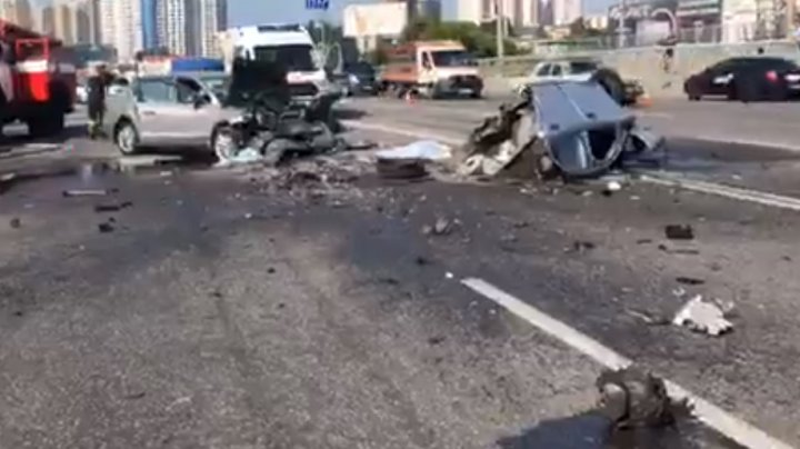 Patru oameni au murit într-un ACCIDENT CUMPLIT la Kiev. O maşină s-a rupt în bucăți (IMAGINI CU IMPACT EMOŢIONAL)