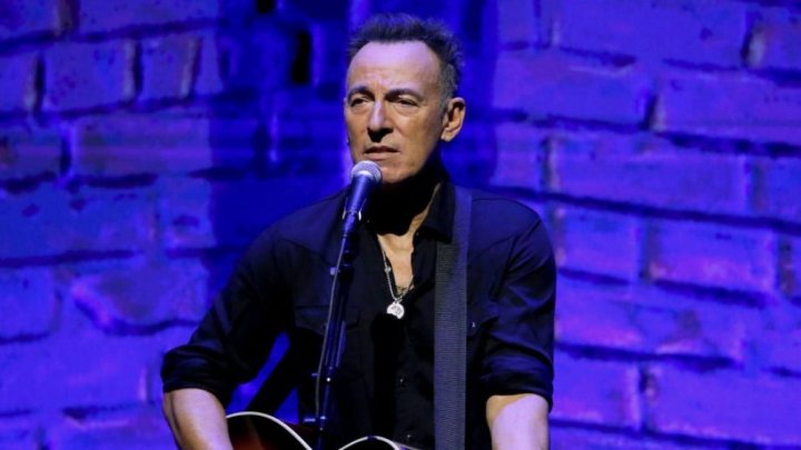 Rockerul american Bruce Springsteen a învins-o pe Madonna în bătălia pentru primul loc în topul britanic