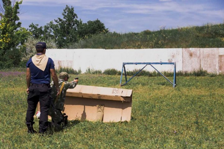 Polițiștii de frontieră, mai abili în mânuirea armelor (FOTO)