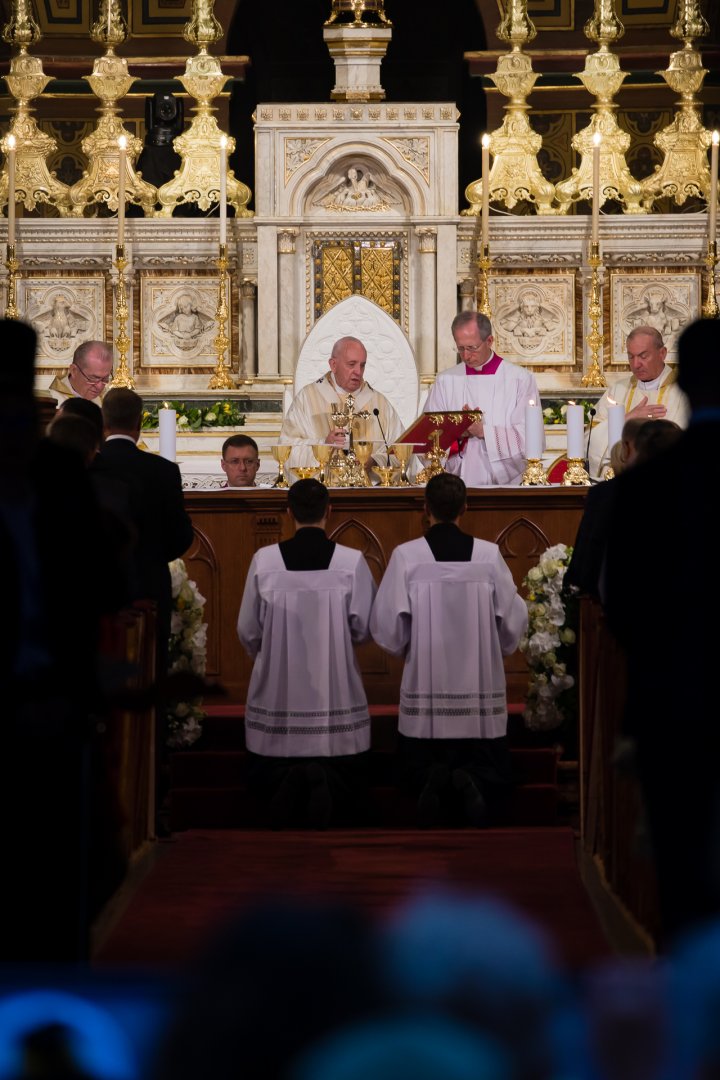 Prima zi din vizita Papei Francisc în România (FOTOREPORT)