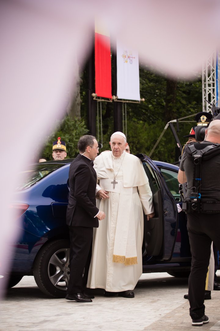 Prima zi din vizita Papei Francisc în România (FOTOREPORT)