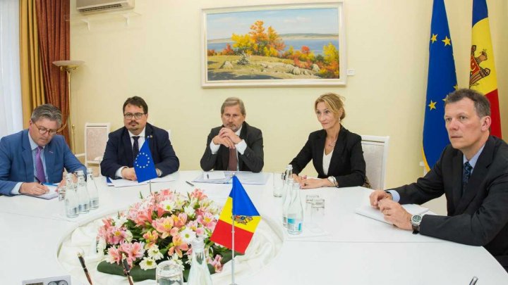 Situaţia politică din ţară şi relațiile dintre Moldova şi UE, discutate de Pavel Filip şi Johannes Hahn