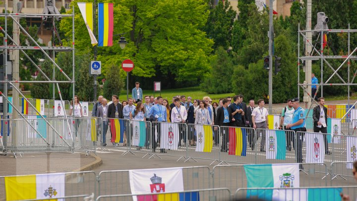 Papa a ajuns la Iaşi. Aproape 150 de mii de persoane l-au întâmpinat pe Suveranul Pontif (FOTOREPORT)