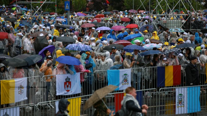 VIZITA SUVERANULUI PONTIF LA IAȘI. Momente surprinse de fotoreporterul PUBLIKA.MD