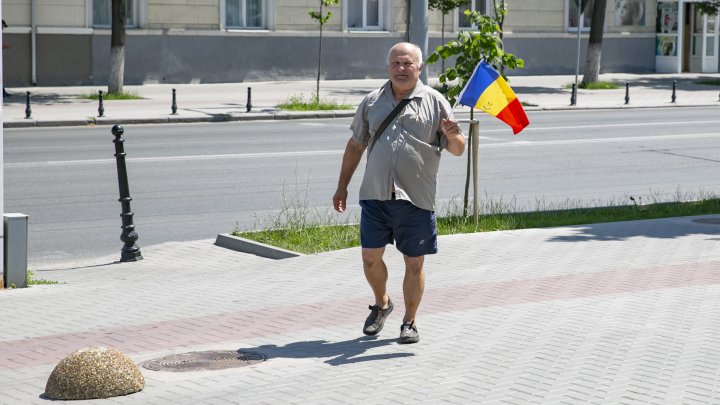 Unioniştii au manifestat la Ambasada Rusiei de la Chişinău: Armata rusă, afară! (FOTOREPORT)