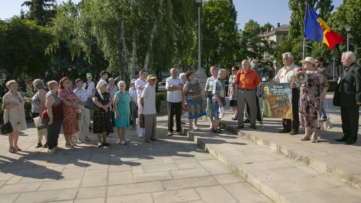 Victimele primului val al deportărilor staliniste sunt astăzi comemorate (FOTOREPORT)