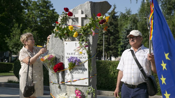 Victimele primului val al deportărilor staliniste sunt astăzi comemorate (FOTOREPORT)