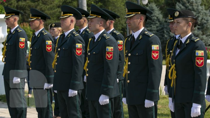 Soldaţii Armatei Naţionale din garnizoana Chişinău au depus jurământul militar (FOTOREPORT)