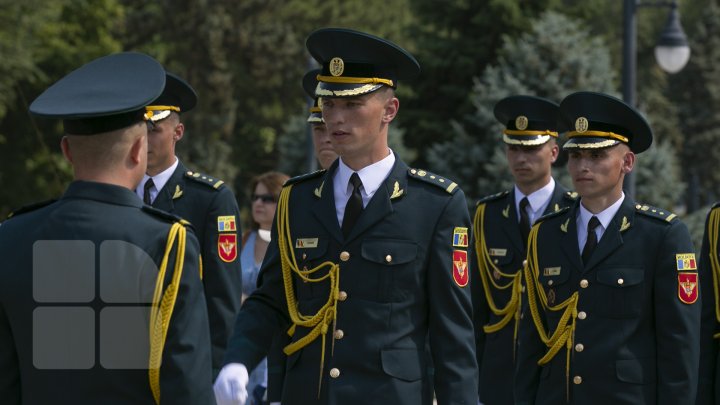 Soldaţii Armatei Naţionale din garnizoana Chişinău au depus jurământul militar (FOTOREPORT)