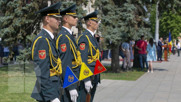 Soldaţii Armatei Naţionale din garnizoana Chişinău au depus jurământul militar (FOTOREPORT)