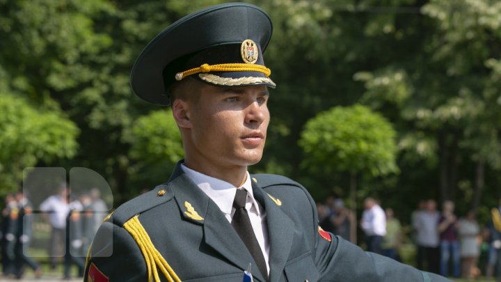 Soldaţii Armatei Naţionale din garnizoana Chişinău au depus jurământul militar (FOTOREPORT)