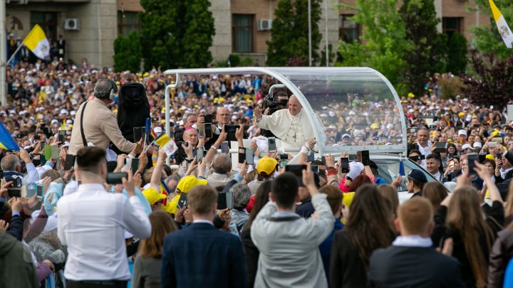 Vaticanul ar putea permite bărbaților căsătoriți să devină preoți