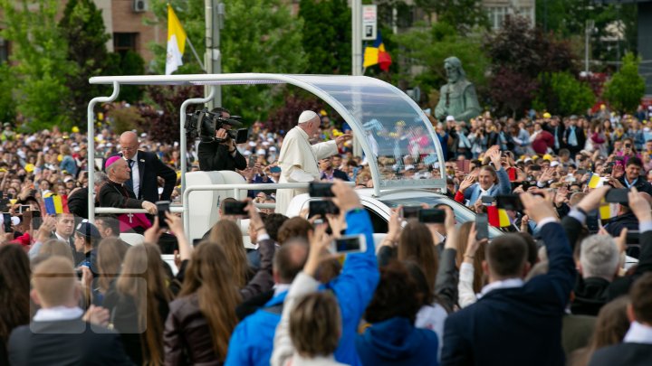 Papa a ajuns la Iaşi. Aproape 150 de mii de persoane l-au întâmpinat pe Suveranul Pontif (FOTOREPORT)