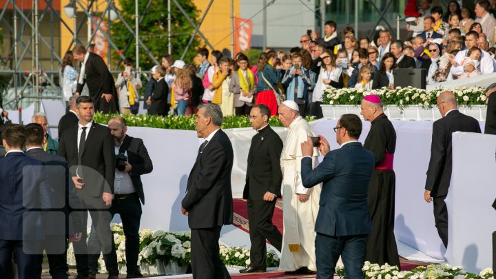 VIZITA SUVERANULUI PONTIF LA IAȘI. Momente surprinse de fotoreporterul PUBLIKA.MD