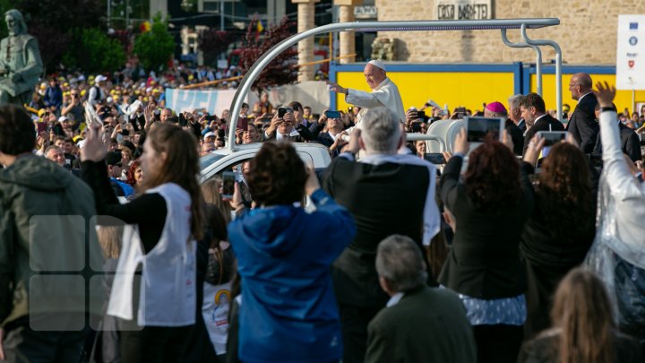 Papa a ajuns la Iaşi. Aproape 150 de mii de persoane l-au întâmpinat pe Suveranul Pontif (FOTOREPORT)