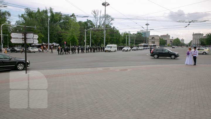 Miting la Parlament: 10.000 de oameni cer stabilitate politică, NU anticipate (FOTO)