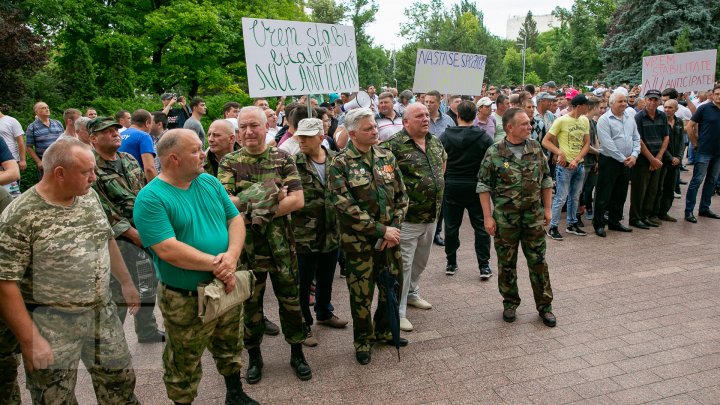 Miting la Parlament: 10.000 de oameni cer stabilitate politică, NU anticipate (FOTO)