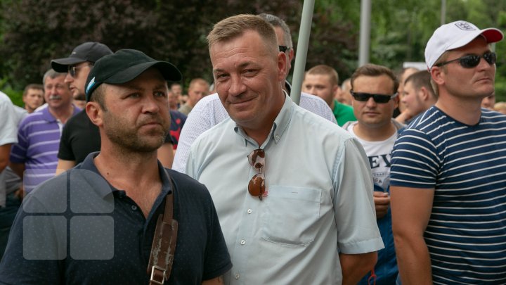 Miting la Parlament: 10.000 de oameni cer stabilitate politică, NU anticipate (FOTO)