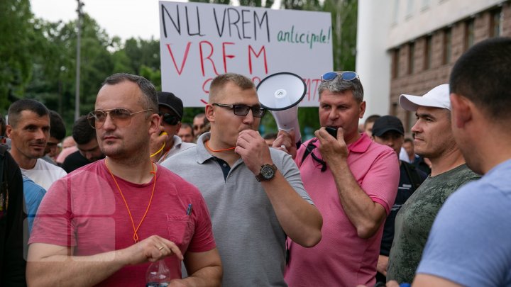 Miting la Parlament: 10.000 de oameni cer stabilitate politică, NU anticipate (FOTO)