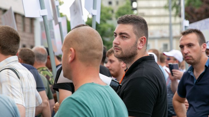 Miting la Parlament: 10.000 de oameni cer stabilitate politică, NU anticipate (FOTO)