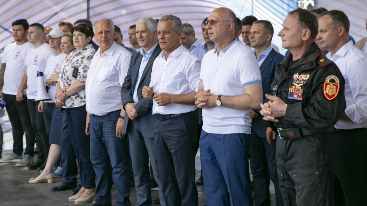 Miting în PMAN. Vlad Plahotniuc împreună cu susținătorii PDM AU IEȘIT SĂ APERE ordinea constituțională a țării (FOTO / LIVETEXT)