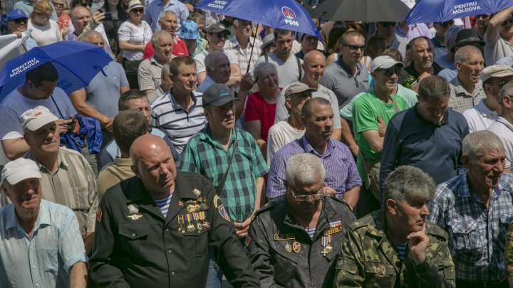 Miting în PMAN. Vlad Plahotniuc împreună cu susținătorii PDM AU IEȘIT SĂ APERE ordinea constituțională a țării (FOTO / LIVETEXT)