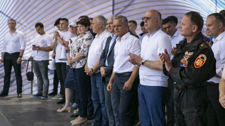 Miting în PMAN. Vlad Plahotniuc împreună cu susținătorii PDM AU IEȘIT SĂ APERE ordinea constituțională a țării (FOTO / LIVETEXT)