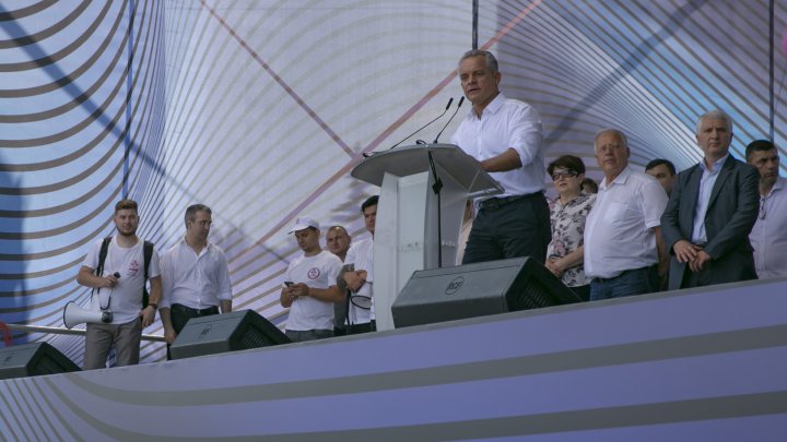 Miting în PMAN. Vlad Plahotniuc împreună cu susținătorii PDM AU IEȘIT SĂ APERE ordinea constituțională a țării (FOTO / LIVETEXT)