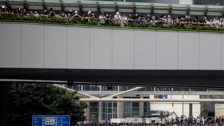 Protest masiv în Hong Kong față de legea extrădării