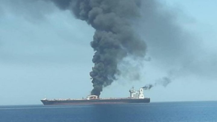 EXPLOZII PUTERNICE în Golful Oman. Două petroliere, lovite în urma unui atac suspect