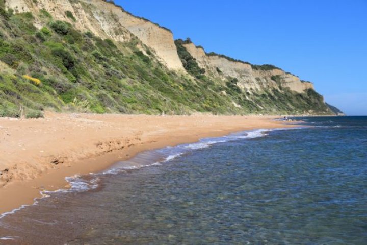 Vrei să pleci în vacanţă? Iată câteva plaje din Europa superbe şi mai puţin aglomerate (FOTO)