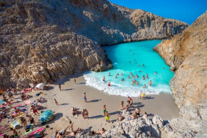 Vrei să pleci în vacanţă? Iată câteva plaje din Europa superbe şi mai puţin aglomerate (FOTO)