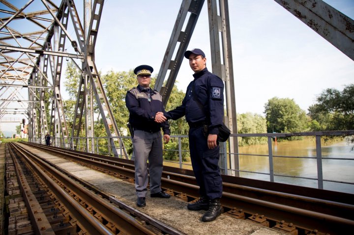 Frontiera dintre Moldova și România va fi patrulată de echipe mixte, începând de astăzi (FOTO)